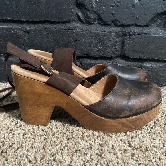 Vintage Leather Lace-Up Platform Clogs—Made in Spain - Picture 3 of 5